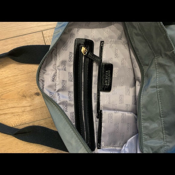 Michael Kors Neverfull Carryall tote Metallic gray Nylon- Black Fabric Straps - Picture 6 of 7